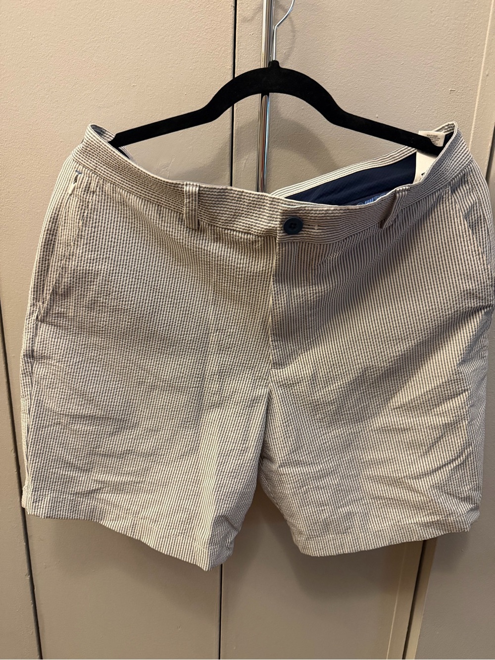 Vineyard Vines 7-Inch On-The-Go (OTG) Seersucker Shorts, Size 33